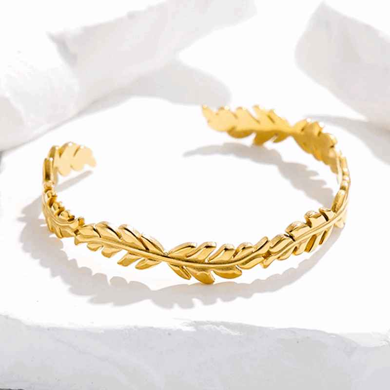 Sleek Luxe Bangle - Manika Royale