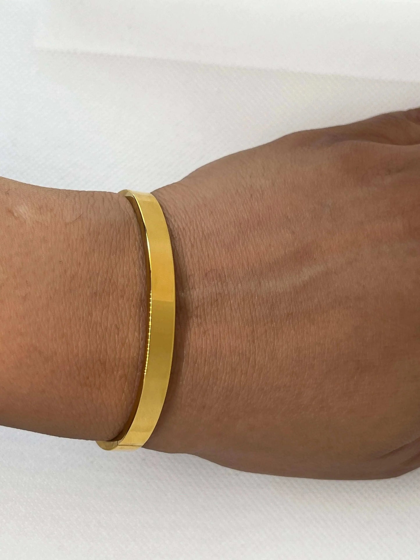 Golden Luxe Bangle - Manika Royale