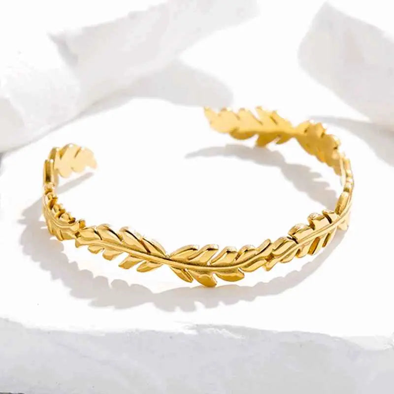 Sleek Luxe Bangle - Manika Royale