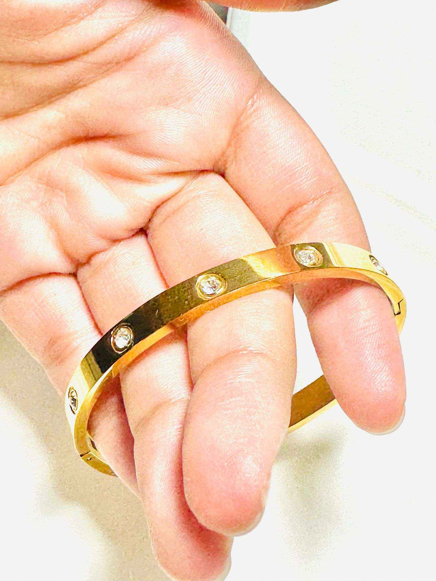 Opulent Stone Bangle - Manika Royale